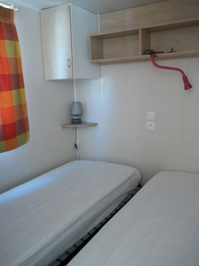 Location de vacances - Bungalow - Mobilhome à Blieux - chambre avec 2 lits