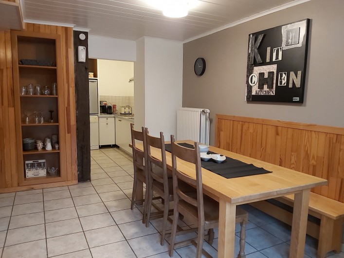 Location de vacances - Gîte à Haut-Fays - Gîte "Les Rainettes"  cuisine et espace repas