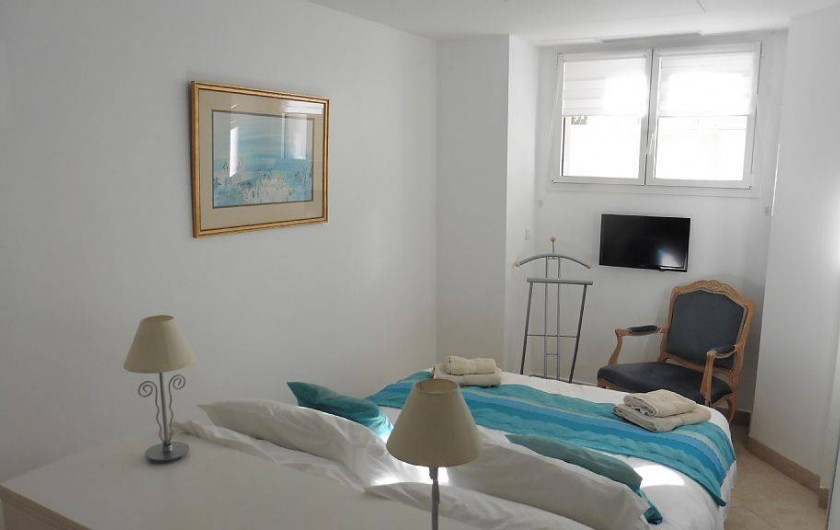 Location de vacances - Appartement à Cannes - Chambre lit double avec TV