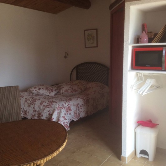 Location de vacances - Chambre d'hôtes à Villelaure - chambre rouge lit en 140