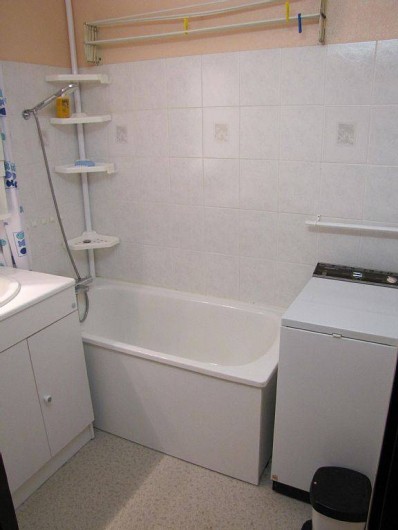 Location de vacances - Appartement à Les Menuires - salle de bain et machine à laver