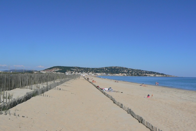 Location de vacances - Studio à Sète - L'Escale Tranquille est située côté mer, à 5mn à pied des plages de sable