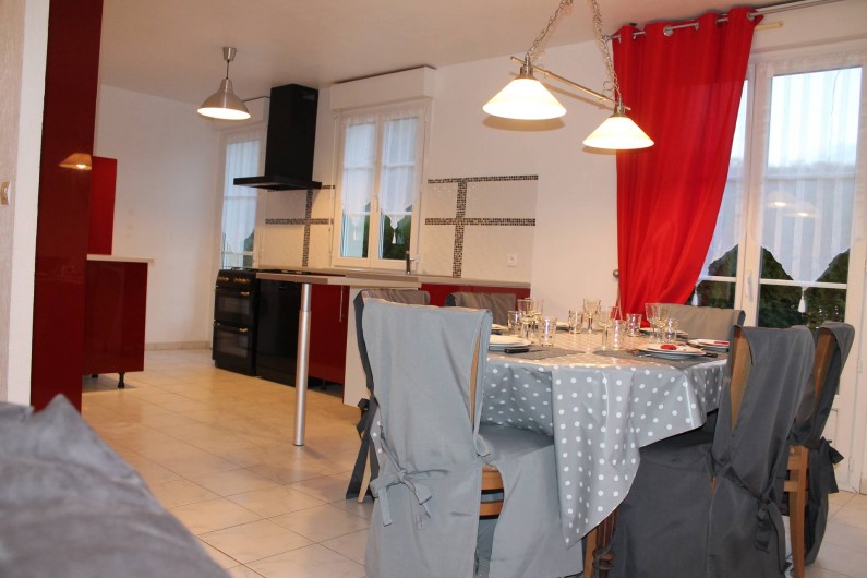 Location de vacances - Maison - Villa à Verneuil-en-Halatte - salle à manger cuisine