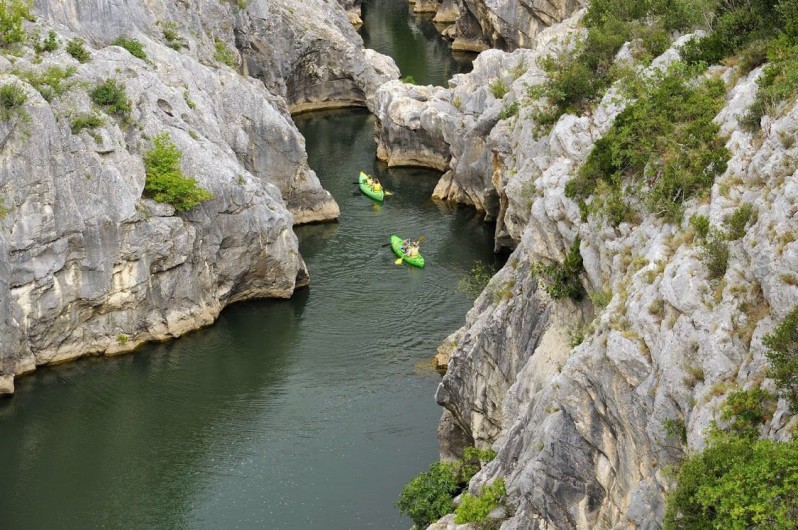 Location de vacances - Gîte à Montpeyroux - kayak dans les gorges de l'Hérault