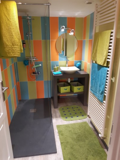 Location de vacances - Appartement à Beaune - Salle de douche avec vasque