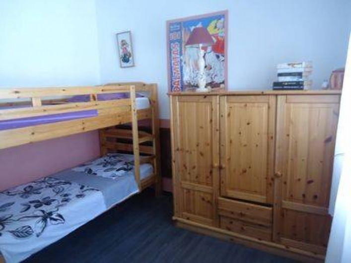 Location de vacances - Villa à Lloret de Mar - chambre du haut 2 lits en 90