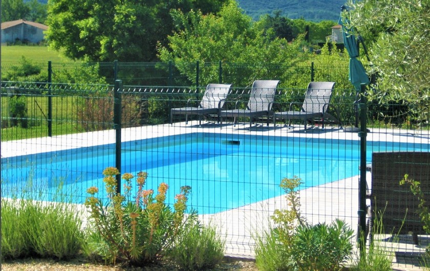 Location de vacances - Villa à Saint-Jean-de-Maruéjols-et-Avéjan - la piscine sécurisée