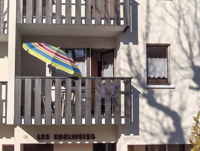Location de vacances - Appartement à Samoëns - Balcon généreusement ensoleillé