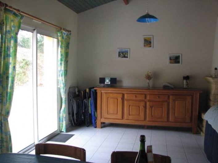 Location de vacances - Villa à Saint-Michel-Chef-Chef - meuble enfilade salle a manger accès terrasse