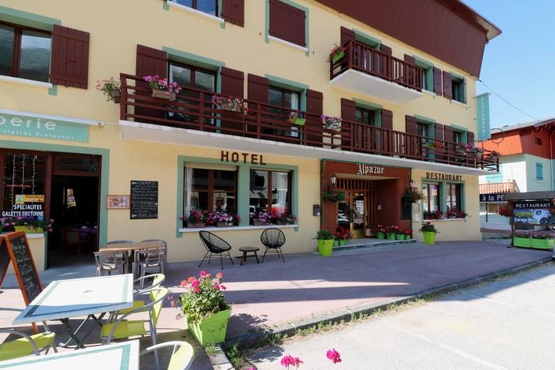 Location de vacances - Hôtel - Auberge à Lanslebourg-Mont-Cenis - L'Alpazur est un complexe multi-commerces à Val Cenis.