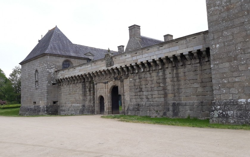 Location de vacances - Gîte à Brélès - Château de kergroadès à 10mn du gîte .