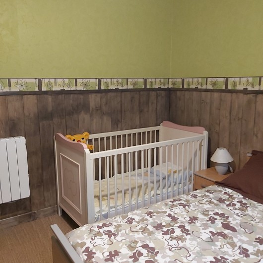 Location de vacances - Appartement à Gérardmer - lit bébé