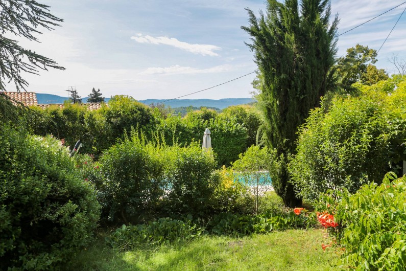 Location de vacances - Villa à Forcalquier - Le jardin, vue sur le Luberon