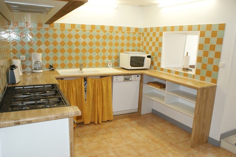 Location de vacances - Gîte à Surgères - Cuisine ouverte sur la salle à manger