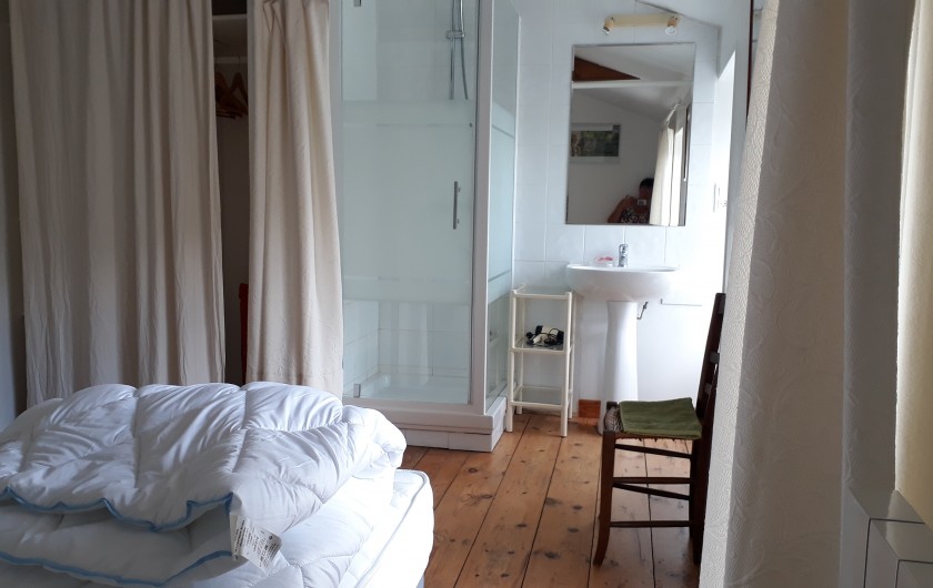 Location de vacances - Gîte à Surgères - Chambre 3 : salle d'eau privative