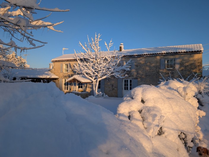 Location de vacances - Gîte à Surgères - La Fermette sous la neige en janvier 2026