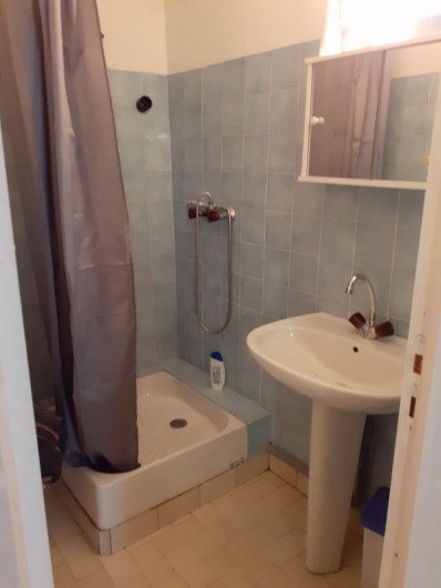 Location de vacances - Appartement à Roussillon-en-Morvan - Salle de douche