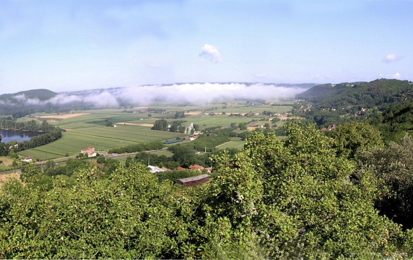 Location de vacances - Maison - Villa à Bézenac - Vue sur la vallée depuis la cour