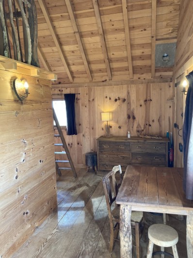 Location de vacances - Chalet à Saissac - Intérieur de la cabane authentique et unique
