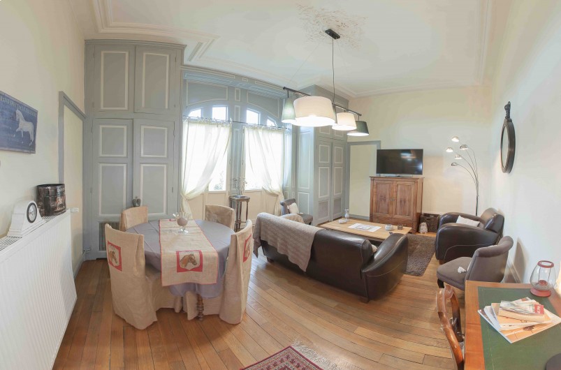Location de vacances - Château - Manoir à Raon-l'Étape - le salon de l'étage