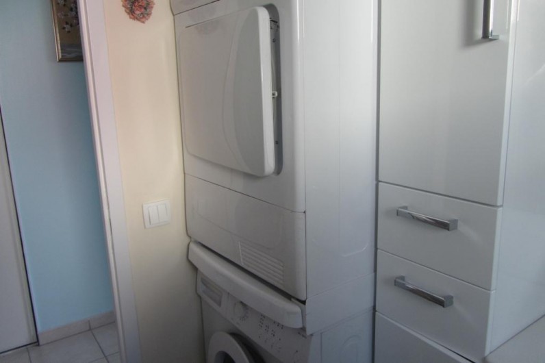 Location de vacances - Appartement à Faverges - rangement,lave-linge et sèche linge