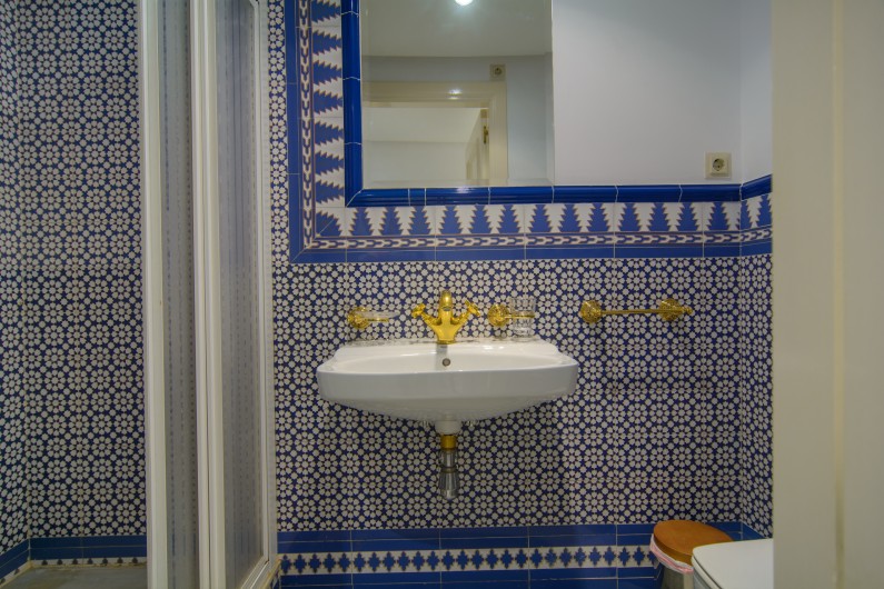 Location de vacances - Appartement à Marbella - Salle de bain familiale avec douche à l'italienne et lavabo