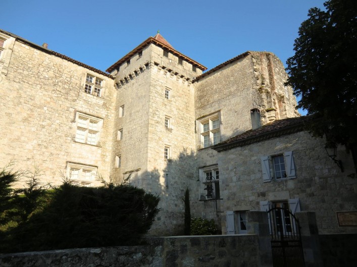 Location de vacances - Maison - Villa à Fourcès - arrivée au château