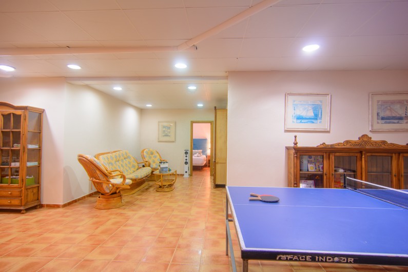 Location de vacances - Chalet à Marbella - Salle de jeu spacieuse avec table de ping-pong