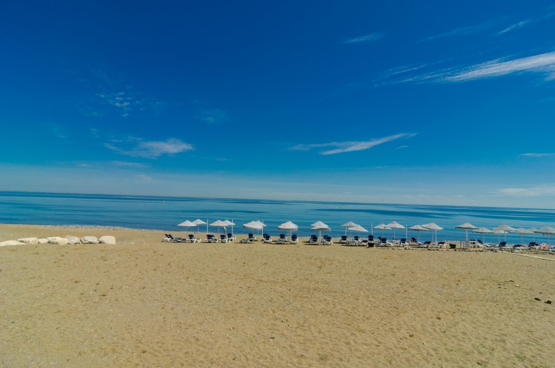 Location de vacances - Chalet à Marbella - Esplanade tranquille et agréable de la plage de San Pedro