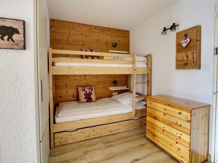 Location de vacances - Appartement à Les Deux Alpes - Deux lits superposés et un lit gigogne