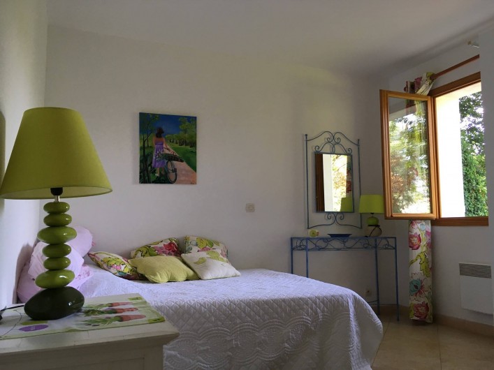 Location de vacances - Appartement à Santa-Lucia-di-Moriani - Chambre avec vue jardin