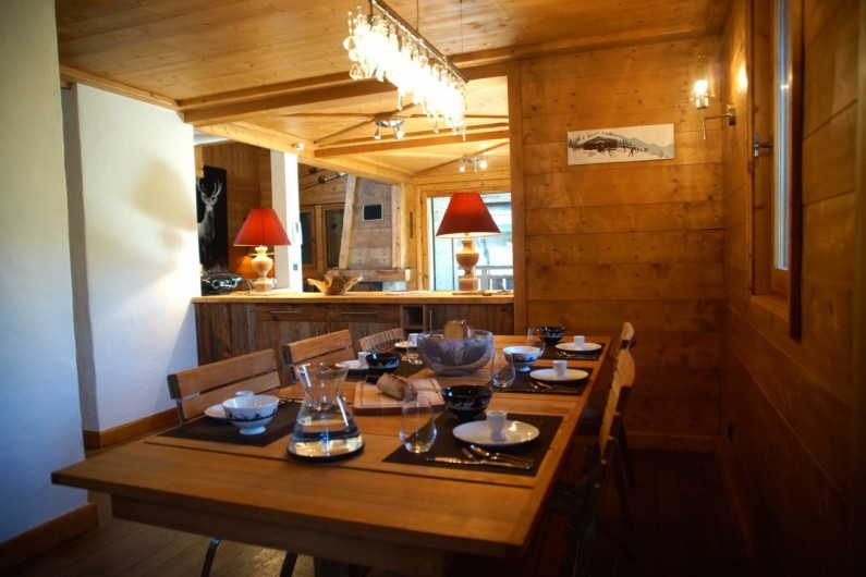 Location de vacances - Chalet à Megève - cuisine et salle à manger spacieuse et très bien équipée