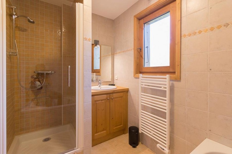 Location de vacances - Chalet à Megève - chaque salle de bain est équipée de douche et bain (sdb mouton)