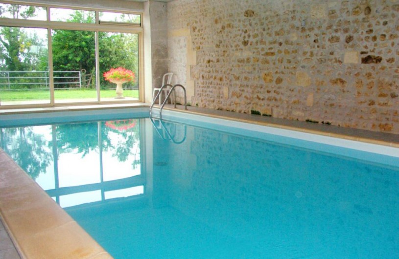 Location de vacances - Gîte à La Gripperie-Saint-Symphorien - Piscine couverte, sécurisée et chauffée à l'année