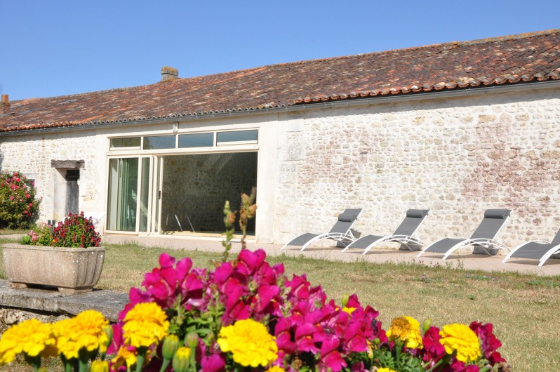 Location de vacances - Gîte à La Gripperie-Saint-Symphorien - Espace piscine