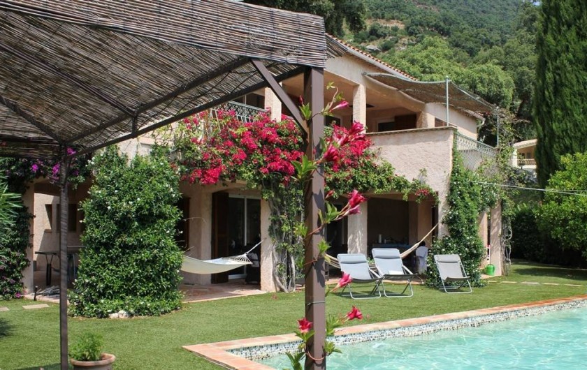Location de vacances - Villa à Cavalaire-sur-Mer - Nombreuses terrasses couvertes, ombragées ou ensoleillées