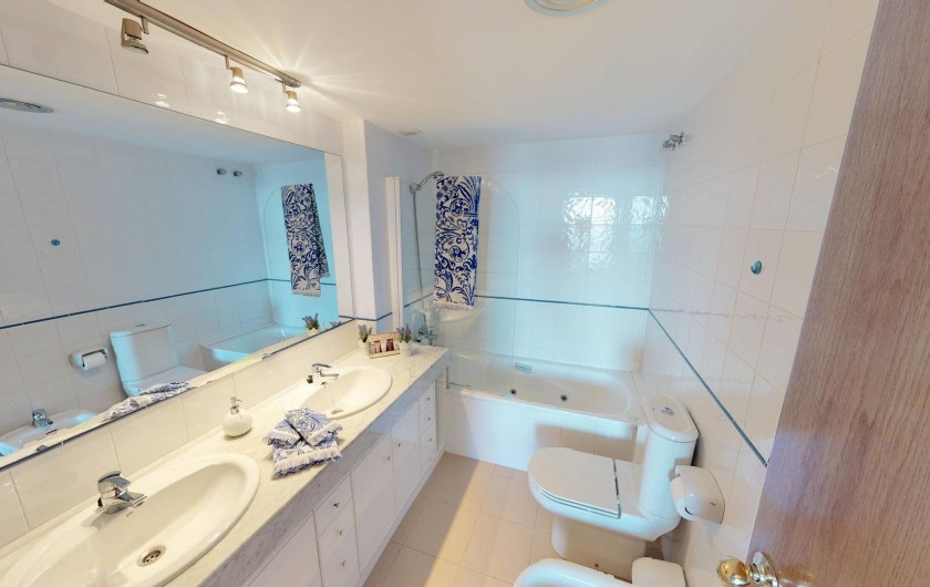 Location de vacances - Appartement à Sant Antoni de Calonge - salle bain avec douche - suite parentale