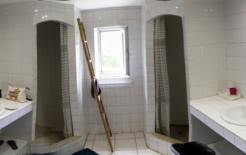 Location de vacances - Gîte à Argences - salle 2 douches