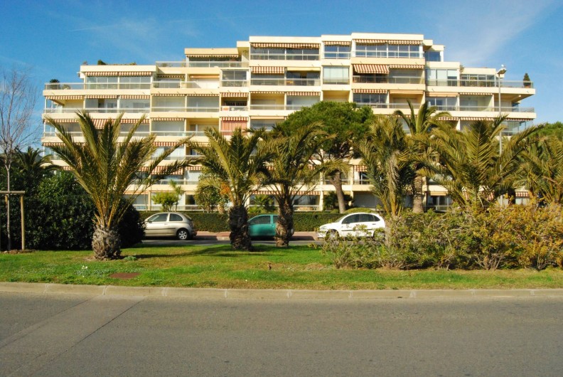 Location de vacances - Studio à Cannes la Bocca - résidence le cydonia le studio est au 5me étages soit l avant dernier  
