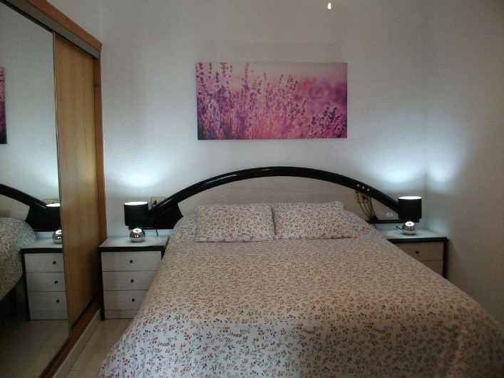 Location de vacances - Appartement à Puerto de Mazarrón - grande chambre avec literie matelat neuf 150 x 190 et un très grand armoire