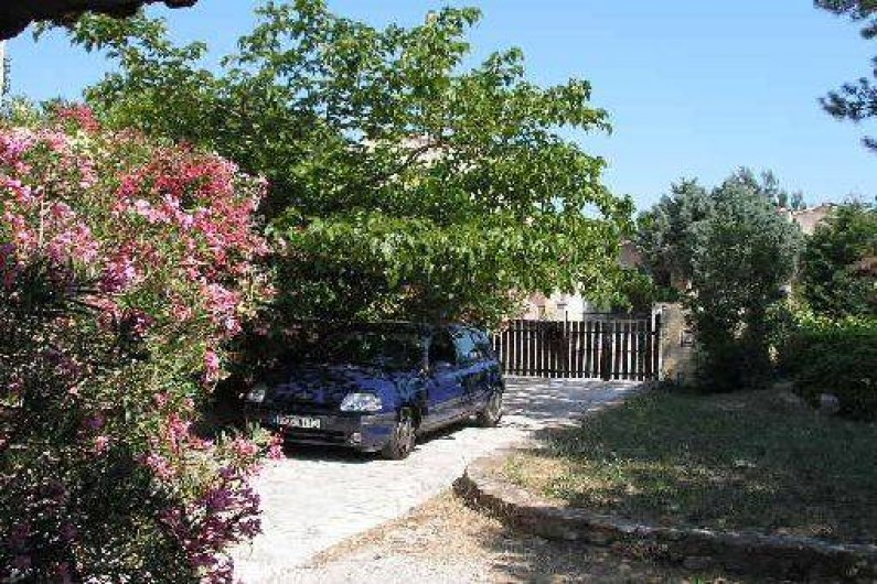 Location de vacances - Villa à Istres - Parking privé