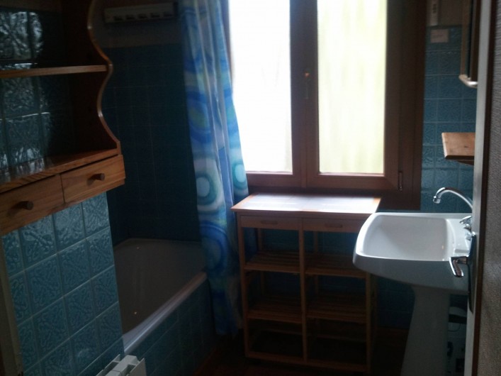 Location de vacances - Appartement à Fontcouverte-la-Toussuire - salle de bain, baignoire équipée douche