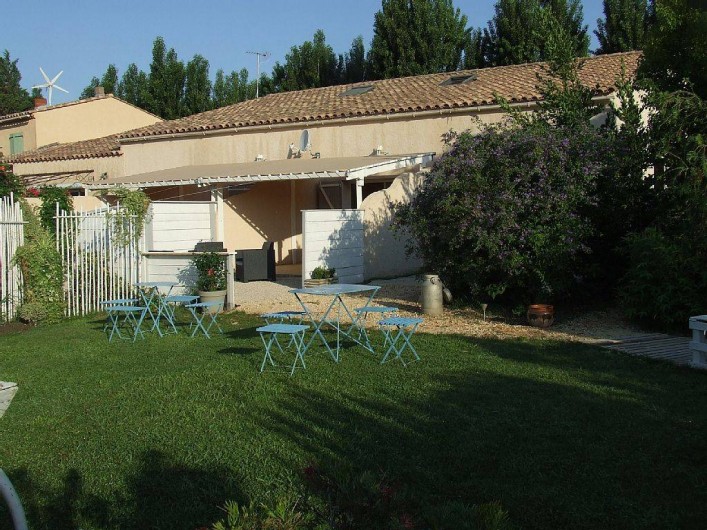 Location de vacances - Appartement à La Cadière-d'Azur - le jardin pour prendre sont petit dejeuner dans l'intimite