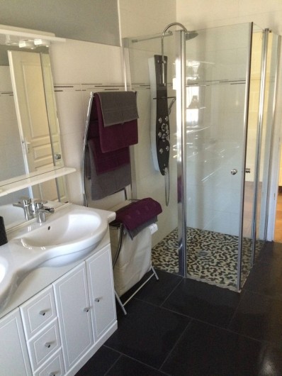 Location de vacances - Villa à Saint-Vivien-de-Médoc - Salle-de-bains avec douche à l'italienne