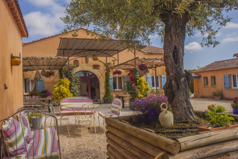 Location de vacances - Gîte à Collias - Place de la Provence, Espace pergolas espace commun