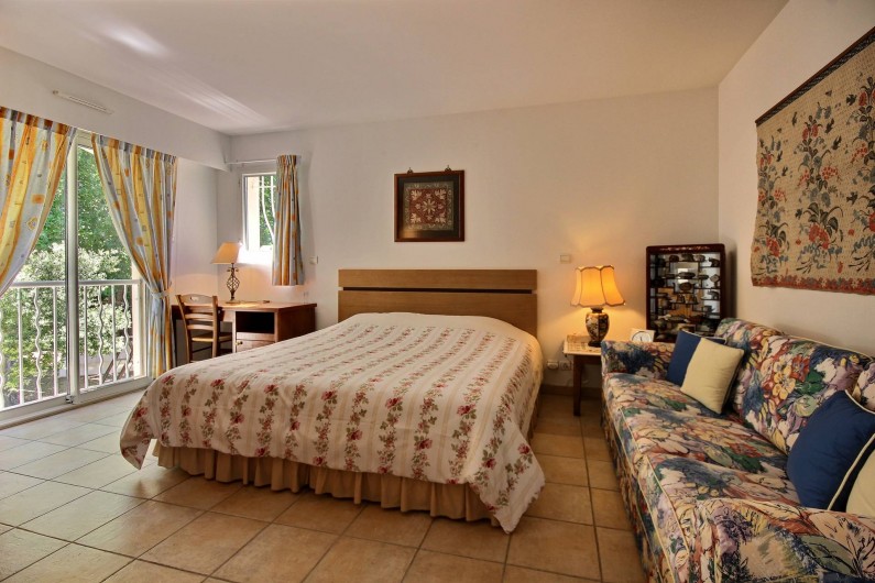 Location de vacances - Villa à Valbonne - Chambre principale à l'étage