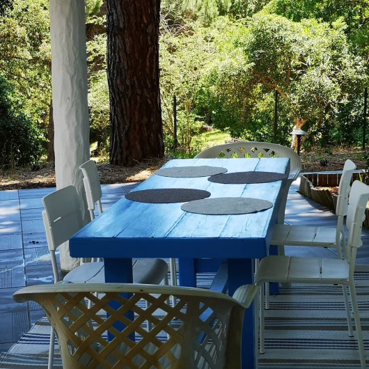 Location de vacances - Studio à Gassin - Un grande table pour partager de bon repas entre amis ou en famille...