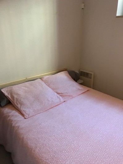 Location de vacances - Appartement à Cauterets - Chambre 1 avec un lit double de 140 X 190 cm