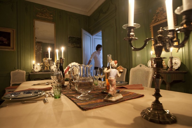 Location de vacances - Chambre d'hôtes à Béziers - Salle a manger pour un dîner plein de charme.