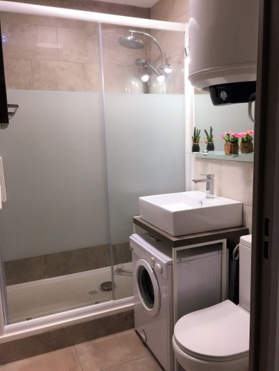 Location de vacances - Studio à Bormes-les-Mimosas - SDB Petite machine à laver